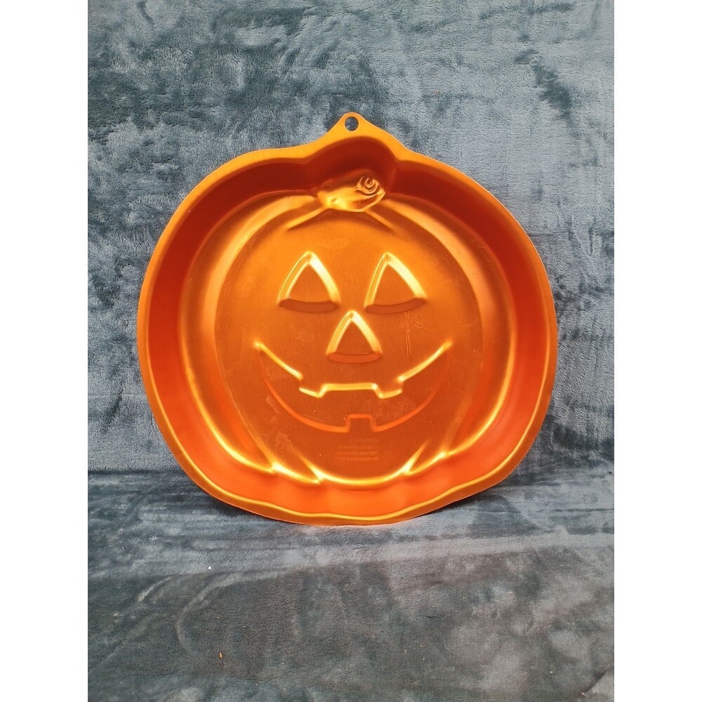 Wilton Pumpkin Jack O Lantern Cake Pan Mold 2105-2005 Halloween Orange